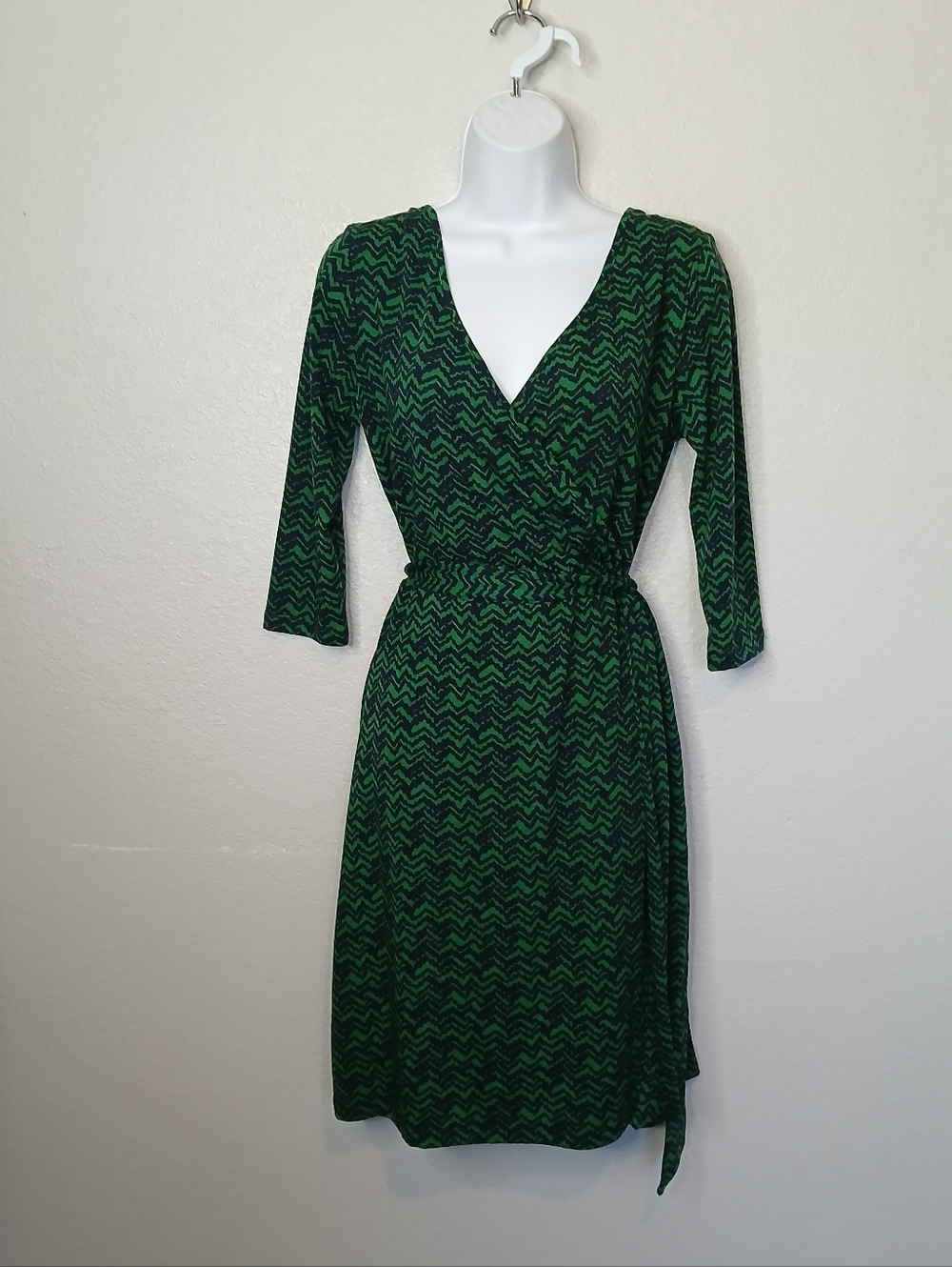 NWT Marcelle Margaux Green & Navy Print Mock Wrap Dress with Sash Tie Belt